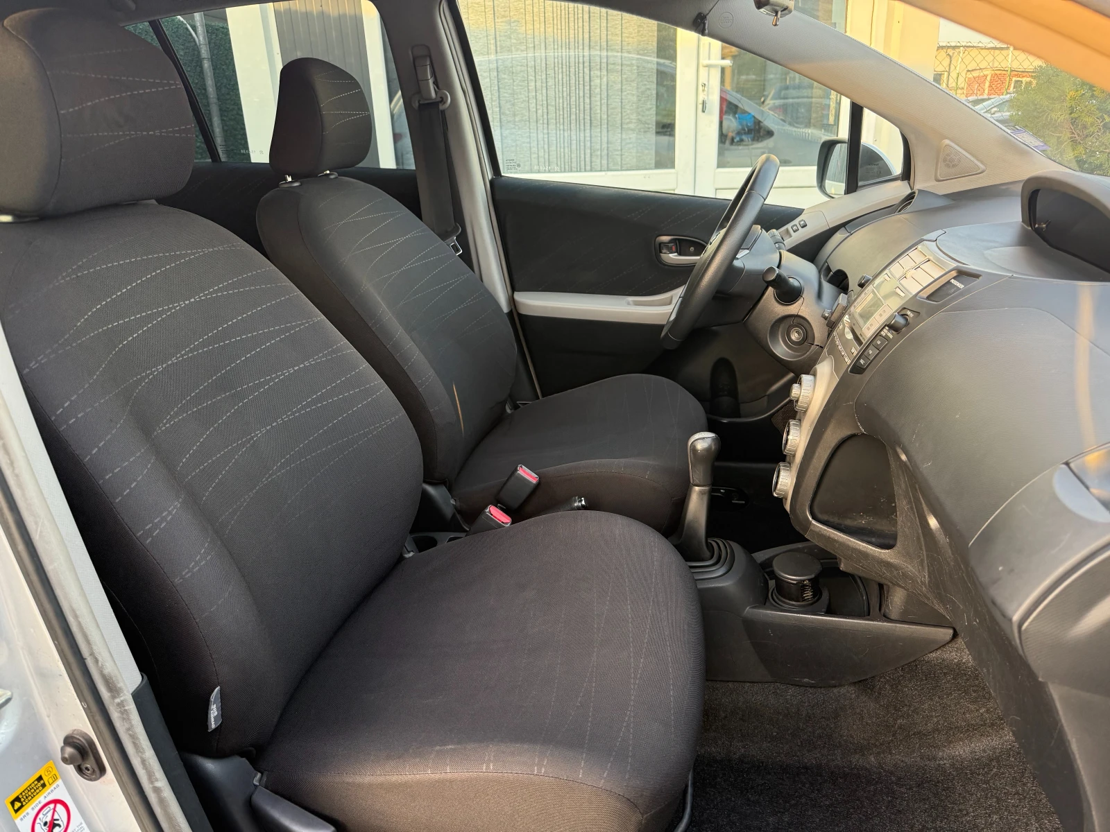 Toyota Yaris 1.4 d4d NAVI- ОТЛИЧНО СЪСТОЯНИЕ, снимка 10 - Автомобили и джипове - 54231831