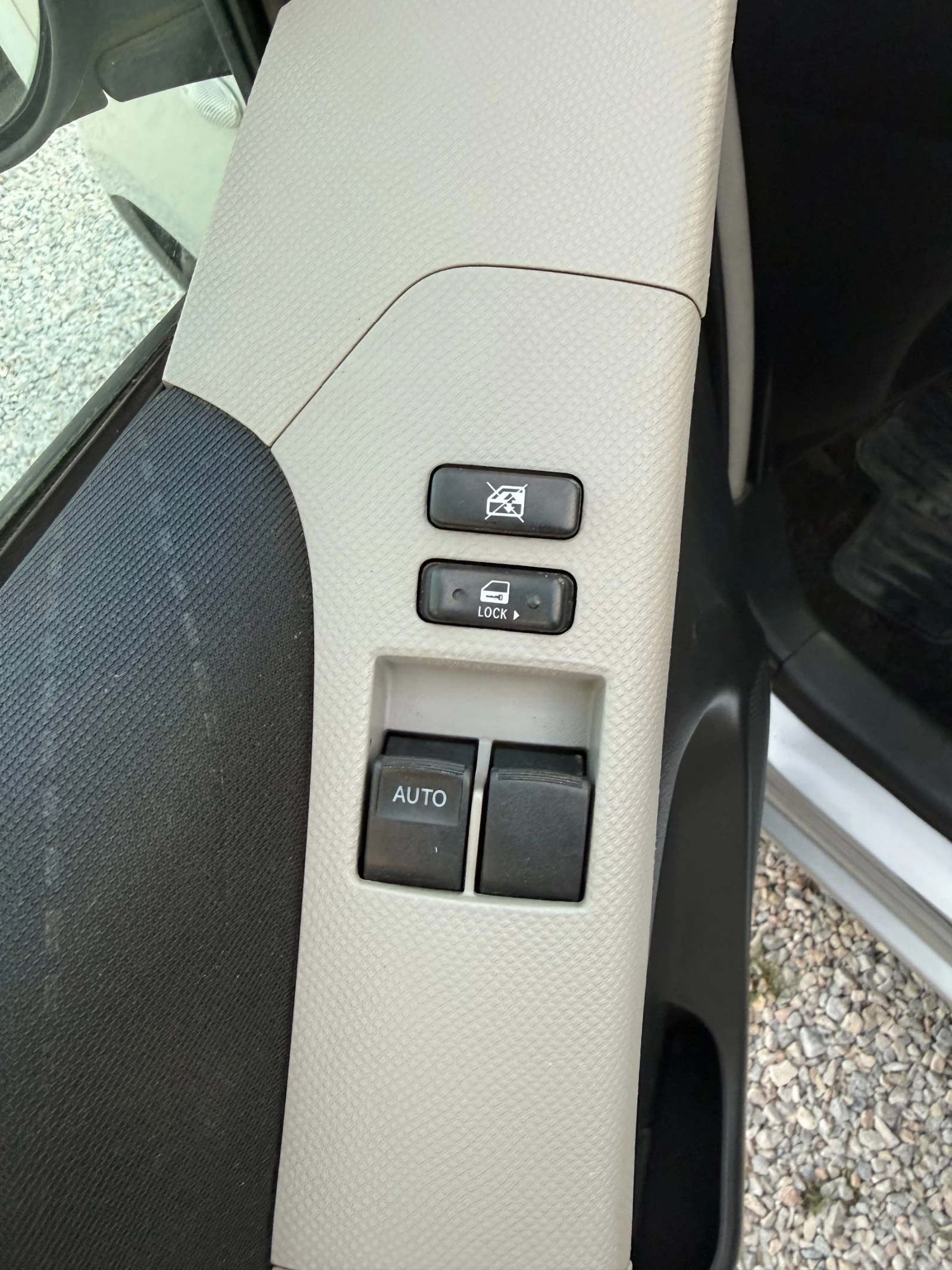 Toyota Yaris 1.4 d4d NAVI- ОТЛИЧНО СЪСТОЯНИЕ, снимка 15 - Автомобили и джипове - 54231831