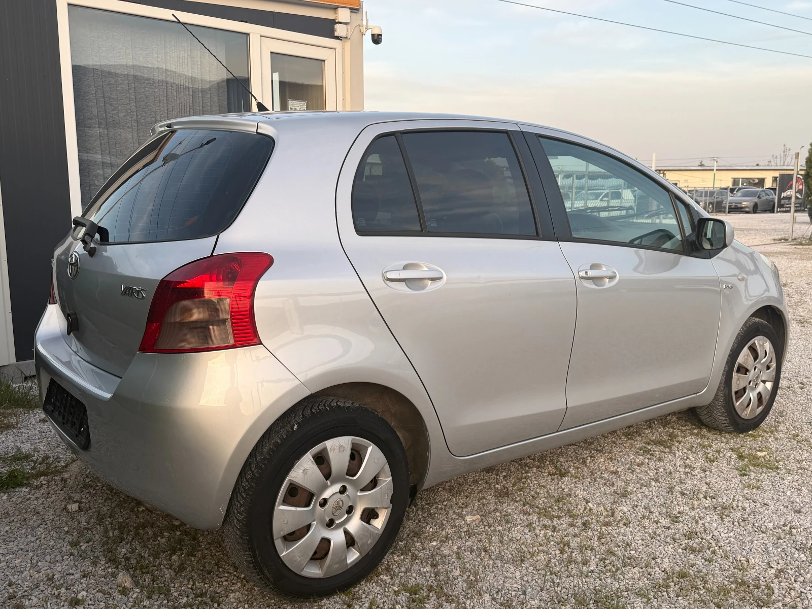 Toyota Yaris 1.4 d4d NAVI- ОТЛИЧНО СЪСТОЯНИЕ, снимка 5 - Автомобили и джипове - 54231831