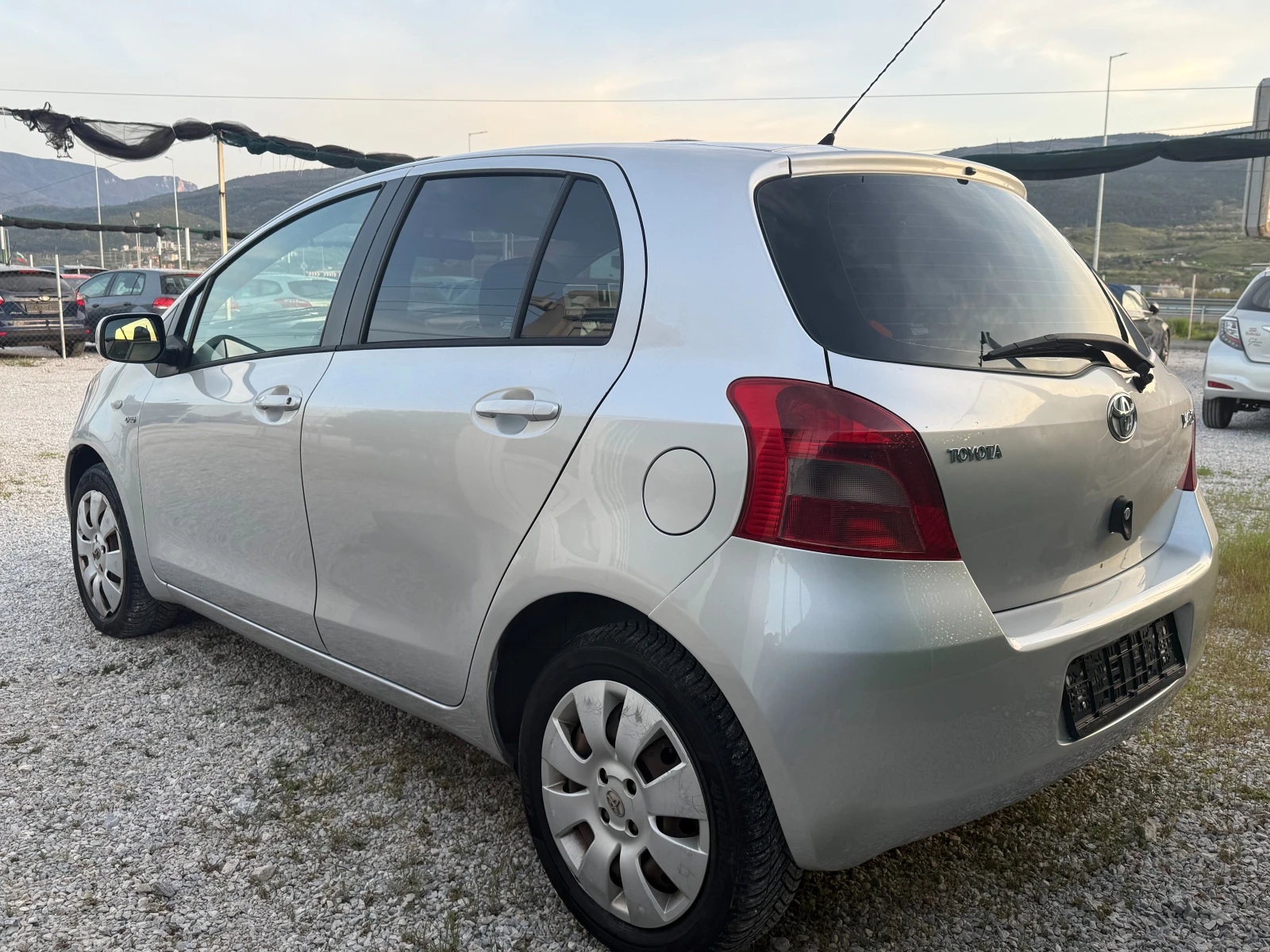 Toyota Yaris 1.4 d4d NAVI- ОТЛИЧНО СЪСТОЯНИЕ, снимка 6 - Автомобили и джипове - 54231831