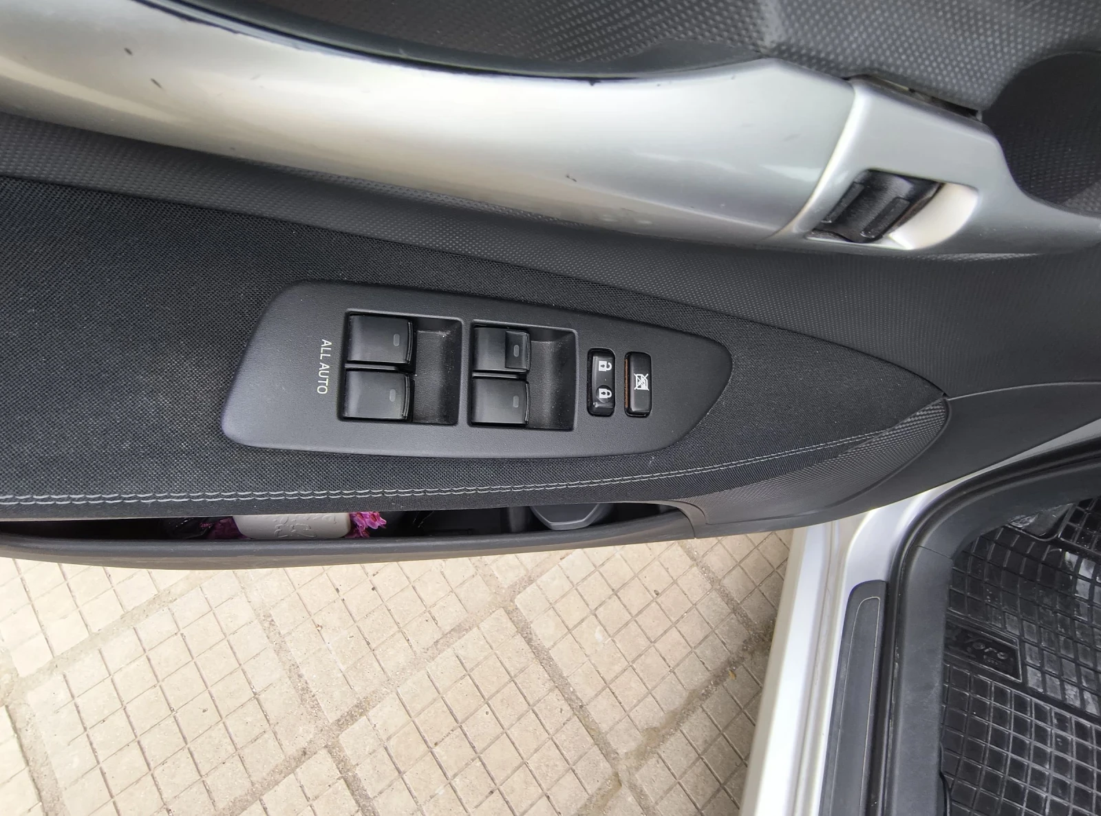 Toyota Auris 1.4D4D 90 k.с., снимка 9 - Автомобили и джипове - 54575020