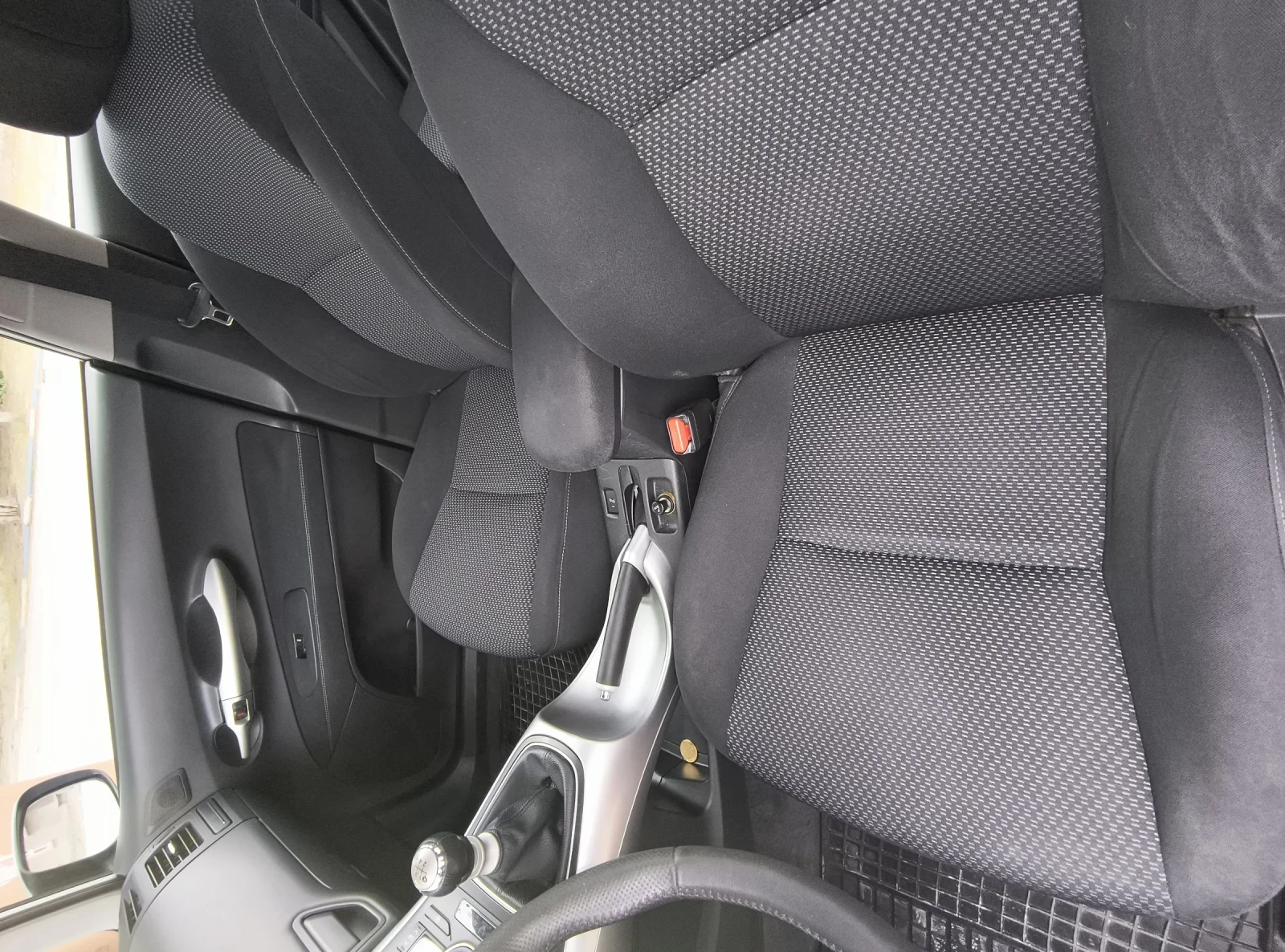 Toyota Auris 1.4D4D 90 k.с., снимка 10 - Автомобили и джипове - 54575020