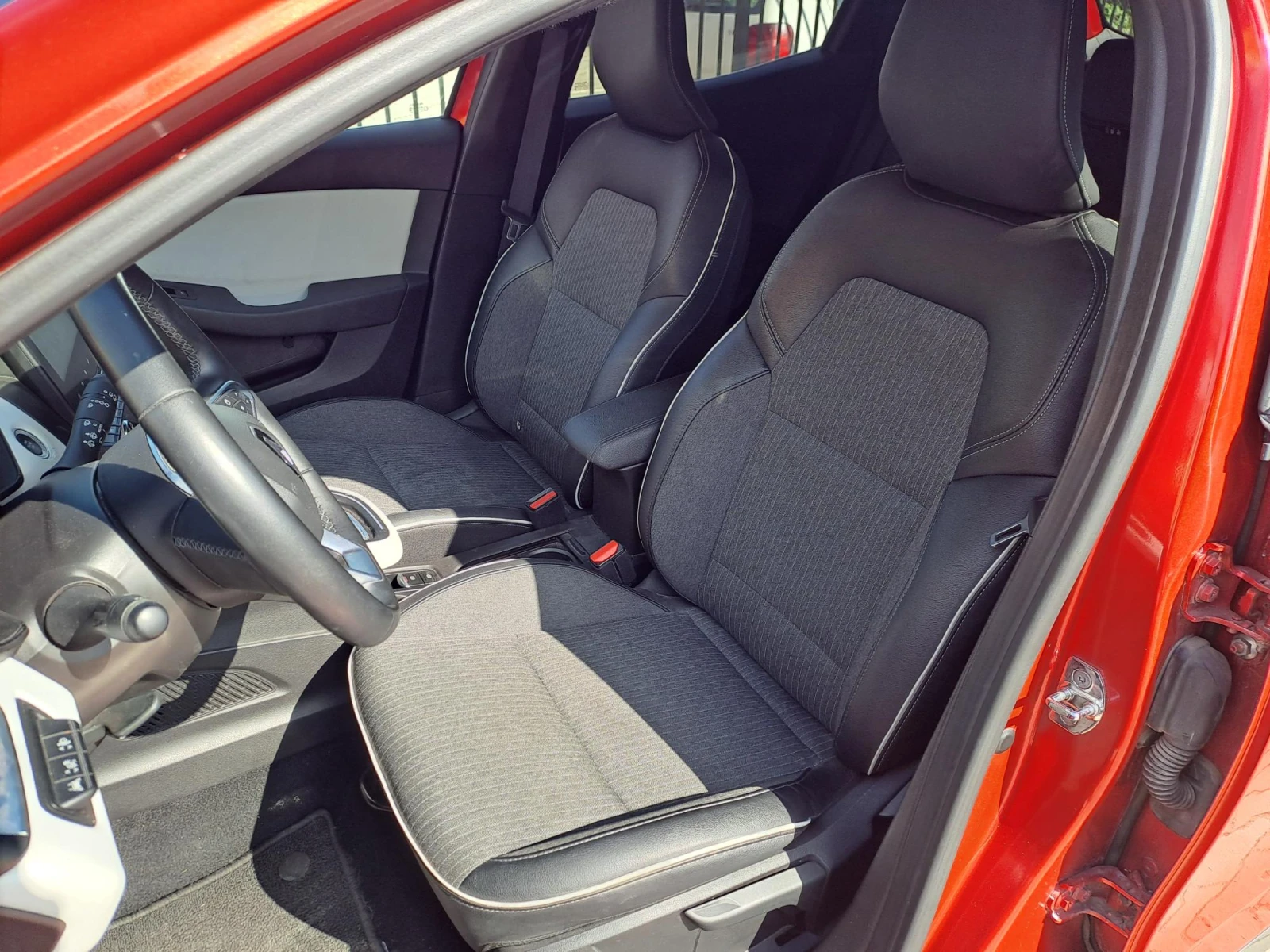 Renault Clio 1.0 TCe 90 k.c.Evolution AUTOMATIC, снимка 13 - Автомобили и джипове - 54781402