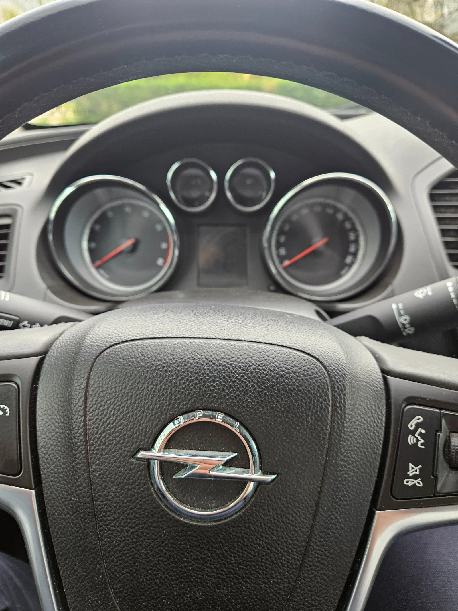 Opel Insignia 1.8 ГАЗ, снимка 9 - Автомобили и джипове - 55082824