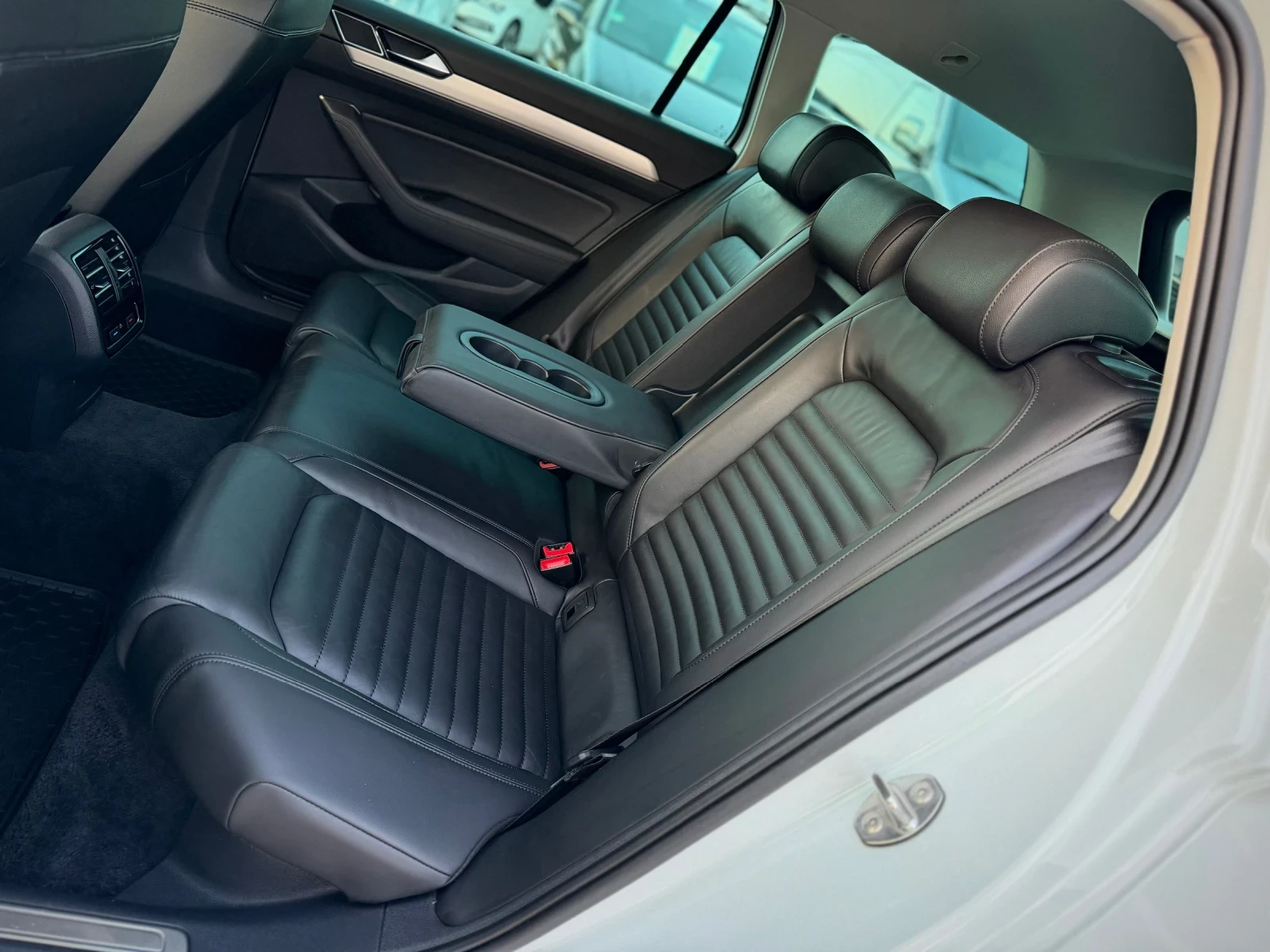 VW Passat 2.0TDI 240кс DSG ОБДУХВАНЕ МАСАЖ DYNAUDIO FULL , снимка 12 - Автомобили и джипове - 55105728