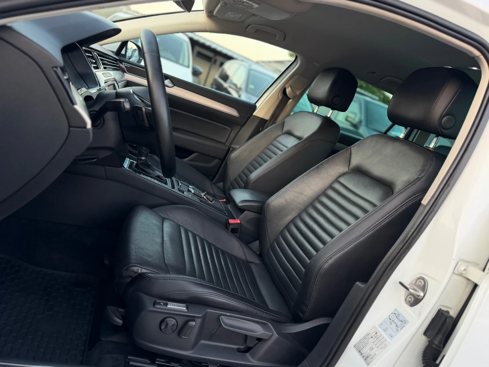 VW Passat 2.0TDI 240кс DSG ОБДУХВАНЕ МАСАЖ DYNAUDIO FULL , снимка 11 - Автомобили и джипове - 55105728