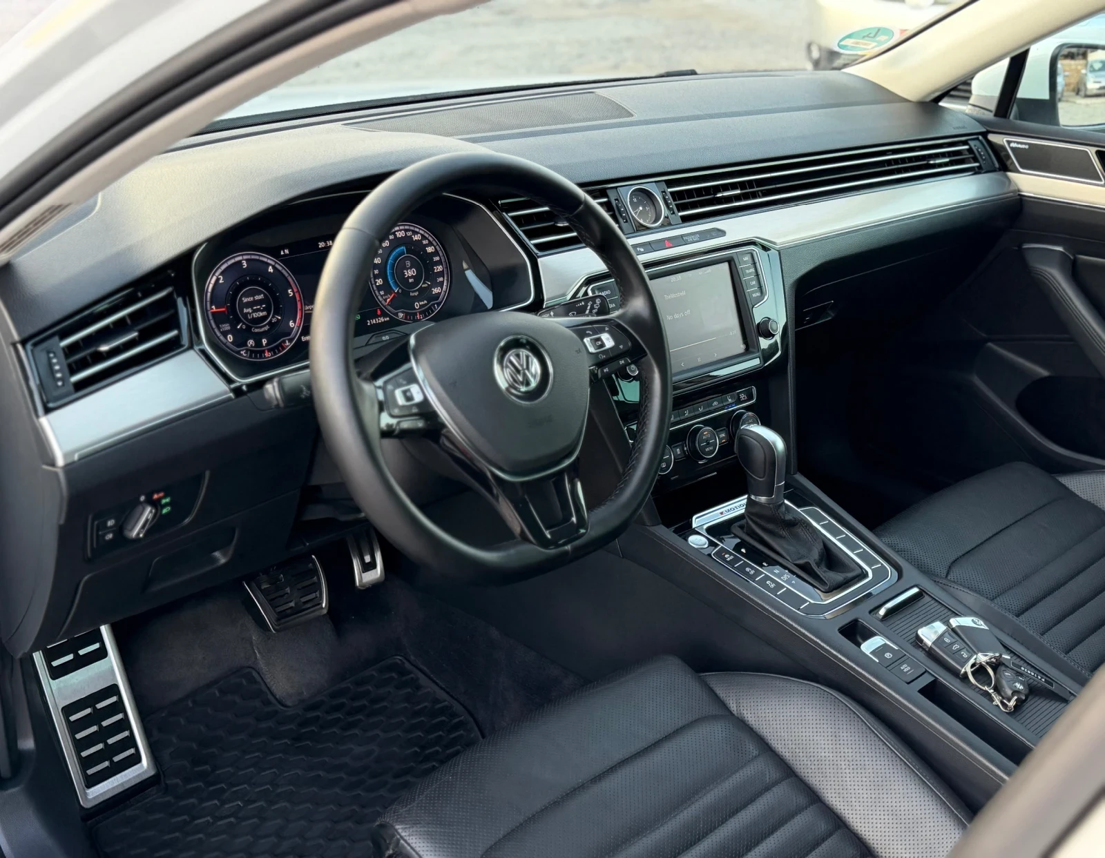 VW Passat 2.0TDI 240кс DSG ОБДУХВАНЕ МАСАЖ DYNAUDIO FULL , снимка 10 - Автомобили и джипове - 55105728