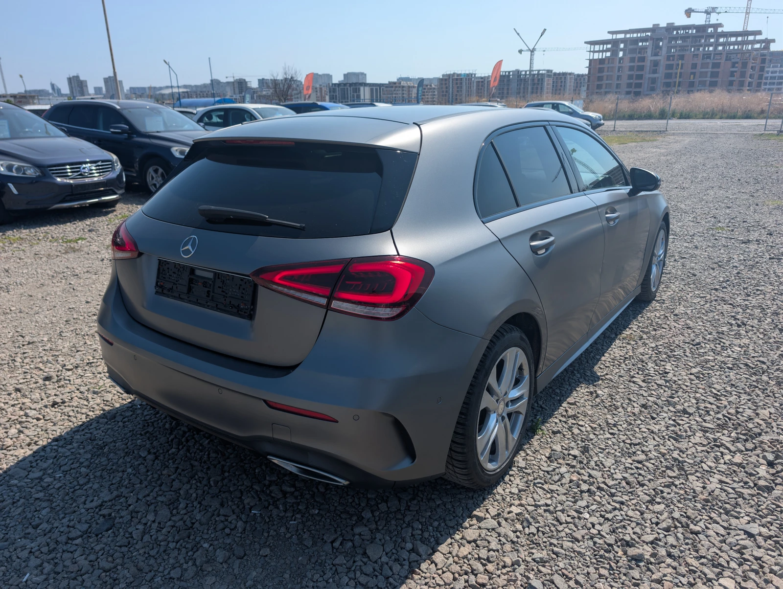 Mercedes-Benz A 180 AMG Line/ACC/LaneAss./Alcantara/Ambient/ParkAssist, снимка 4 - Автомобили и джипове - 55582471