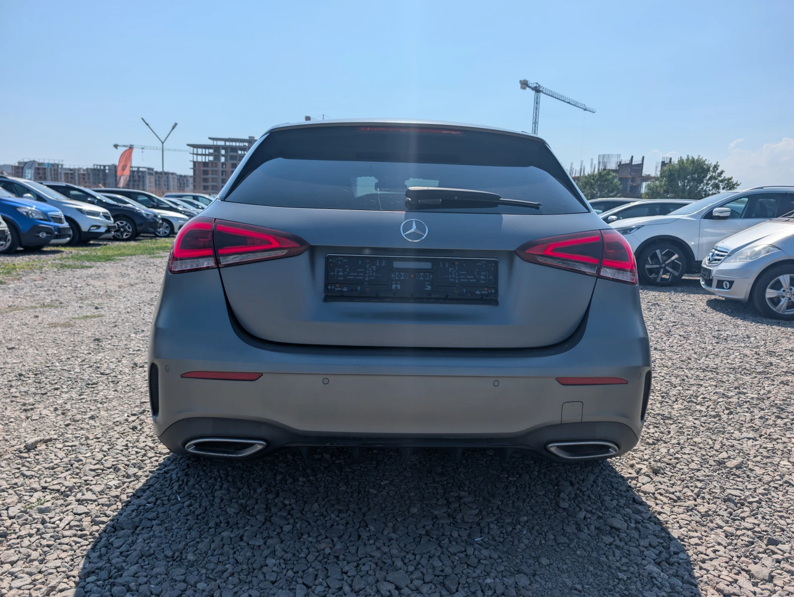 Mercedes-Benz A 180 AMG Line/ACC/LaneAss./Alcantara/Ambient/ParkAssist, снимка 5 - Автомобили и джипове - 55582471