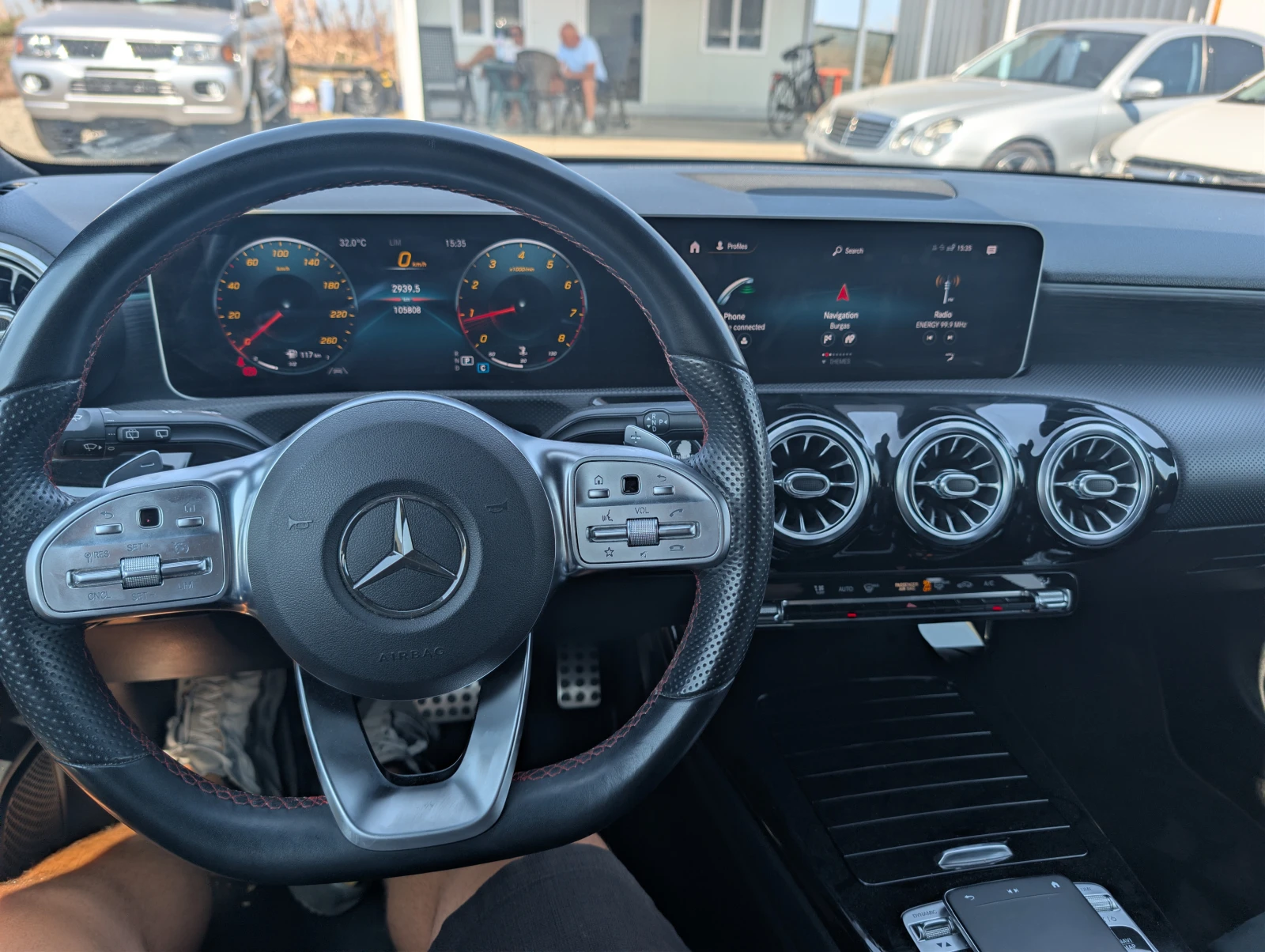 Mercedes-Benz A 180 AMG Line/ACC/LaneAss./Alcantara/Ambient/ParkAssist, снимка 8 - Автомобили и джипове - 55582471