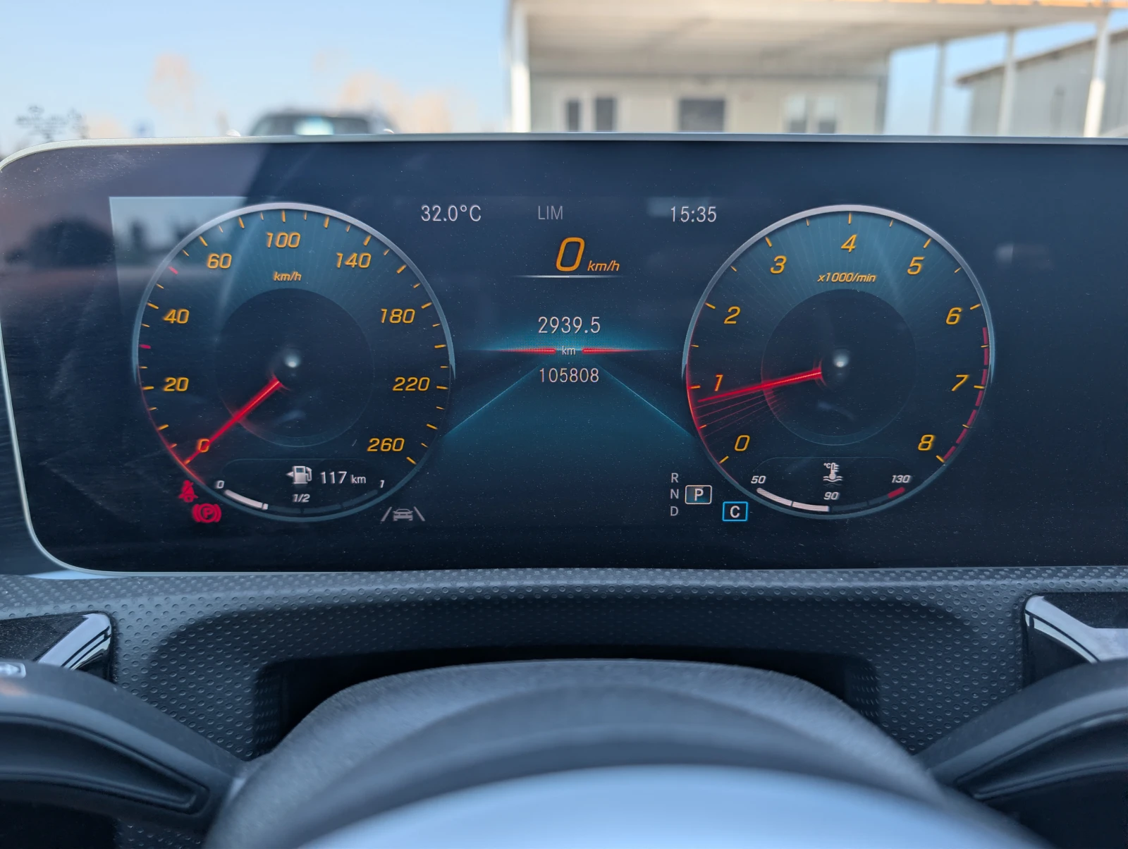 Mercedes-Benz A 180 AMG Line/ACC/LaneAss./Alcantara/Ambient/ParkAssist, снимка 9 - Автомобили и джипове - 55582471