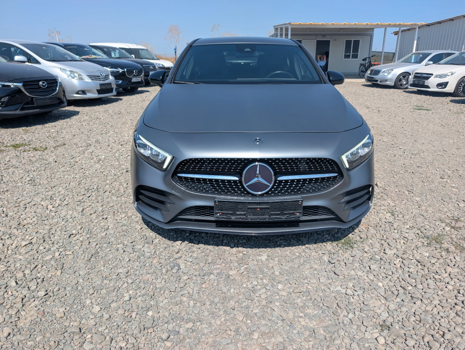 Mercedes-Benz A 180 AMG Line/ACC/LaneAss./Alcantara/Ambient/ParkAssist, снимка 2 - Автомобили и джипове - 55582471