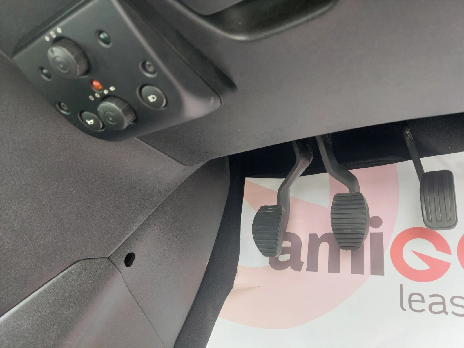 Peugeot 208, снимка 7 - Автомобили и джипове - 55666127