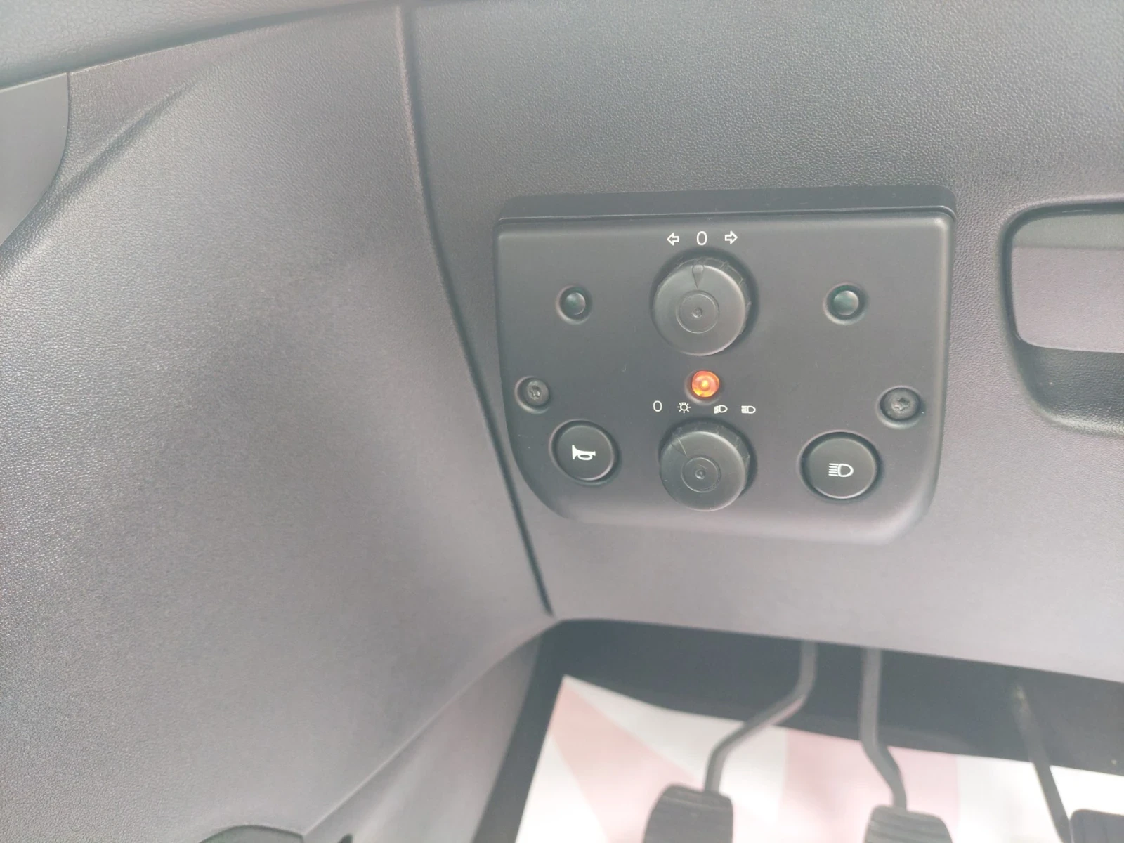 Peugeot 208, снимка 6 - Автомобили и джипове - 55666127