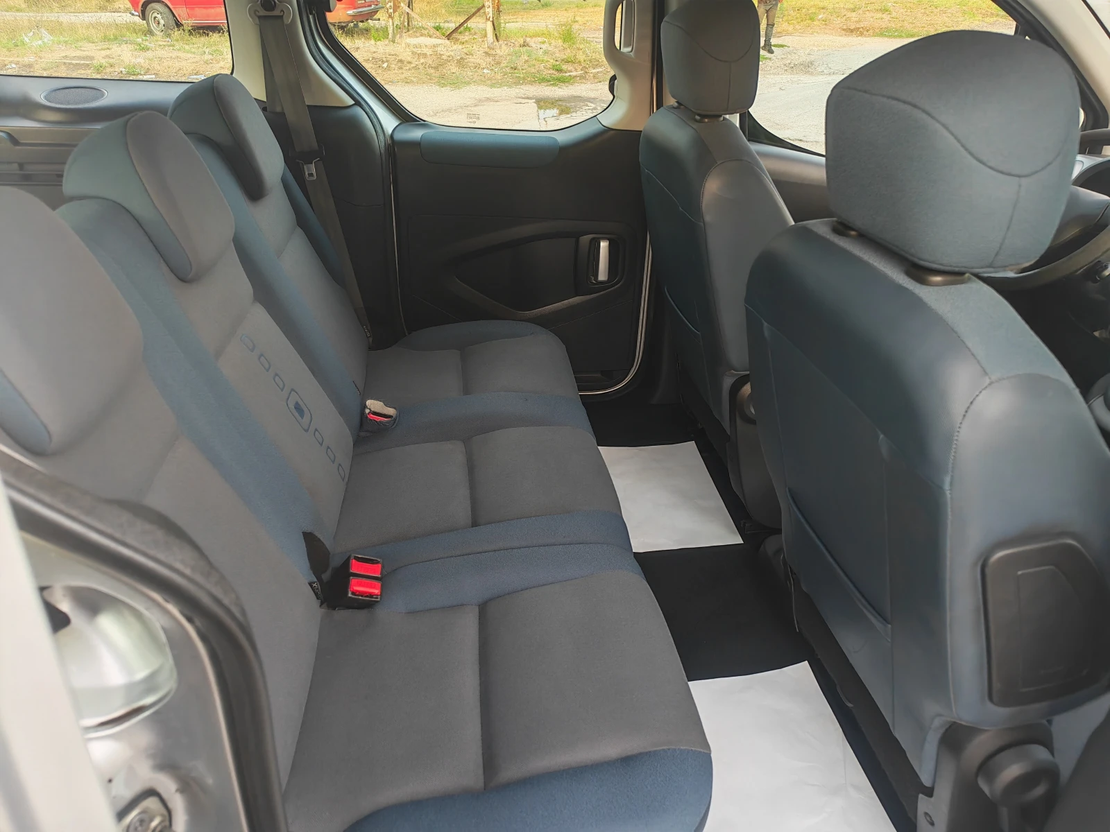 Citroen Berlingo 1.6i-MULTISPACE, снимка 13 - Автомобили и джипове - 55838500