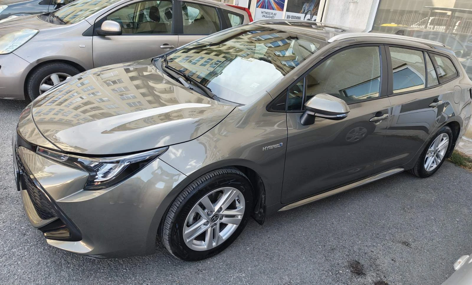Toyota Corolla EXECUTIVE 1.8 HYBRID, снимка 2 - Автомобили и джипове - 56343936