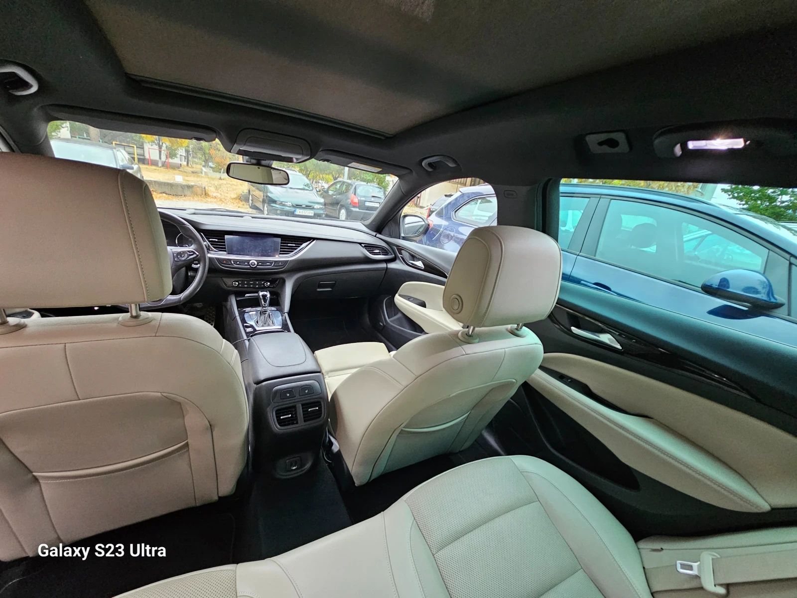 Opel Insignia Sport Tourer 2.0d Ultimate , снимка 10 - Автомобили и джипове - 56637417