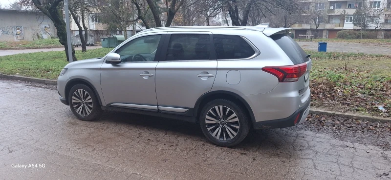 Mitsubishi Outlander, снимка 4 - Автомобили и джипове - 48246418