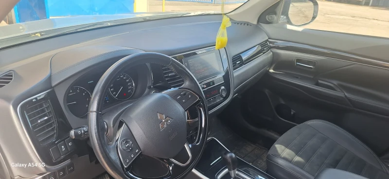 Mitsubishi Outlander, снимка 8 - Автомобили и джипове - 49028302