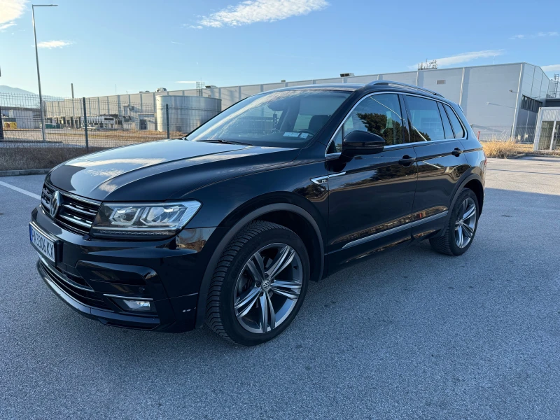 VW Tiguan R-Line 4x4, Digital, LED, Кожа, снимка 3 - Автомобили и джипове - 48502855