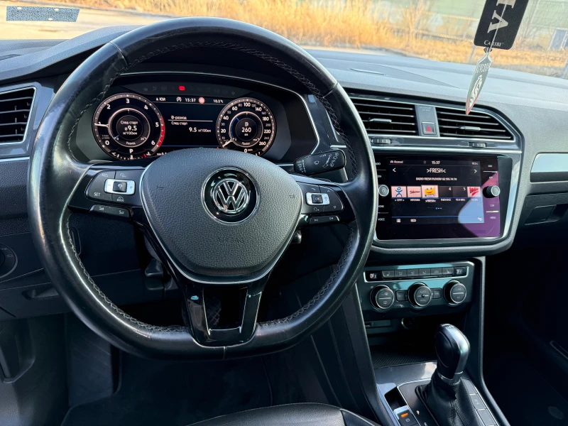 VW Tiguan R-Line 4x4, Digital, LED, Кожа, снимка 11 - Автомобили и джипове - 48502855