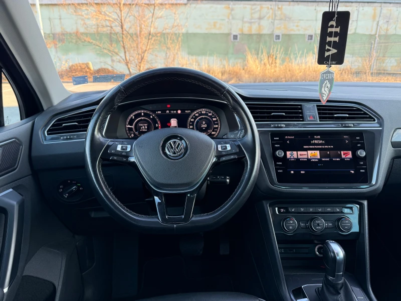 VW Tiguan R-Line 4x4, Digital, LED, Кожа, снимка 9 - Автомобили и джипове - 48502855