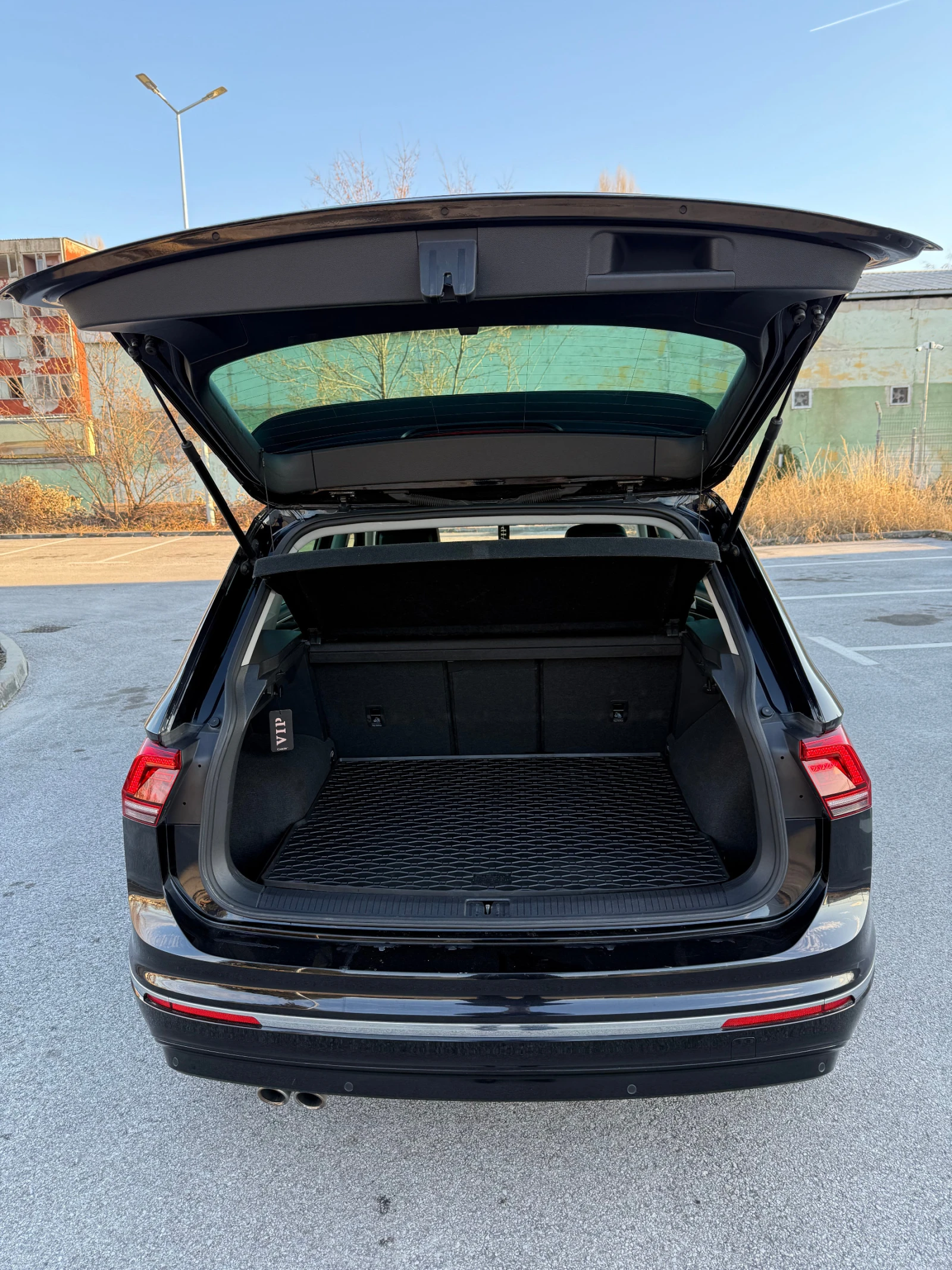 VW Tiguan R-Line 4x4, Digital, LED, Кожа - изображение 8