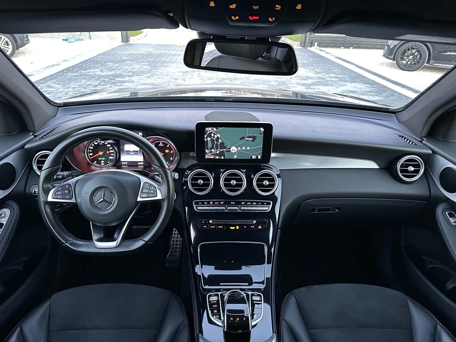 Mercedes-Benz GLC 250 d 4MATIC AMG LINE - изображение 9