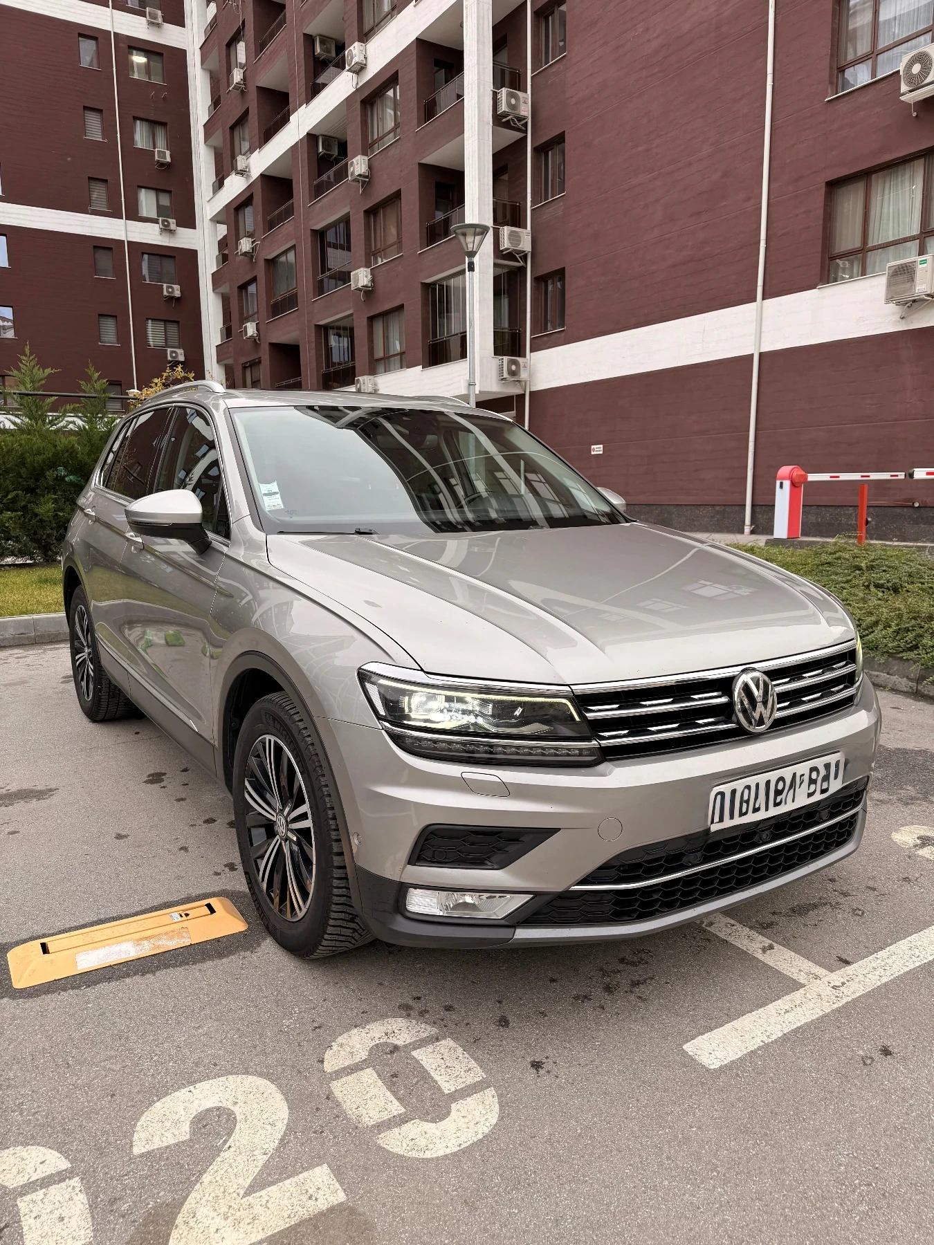 VW Tiguan 4Motion/LED/Pano/KeyGO/360/Assist - изображение 2