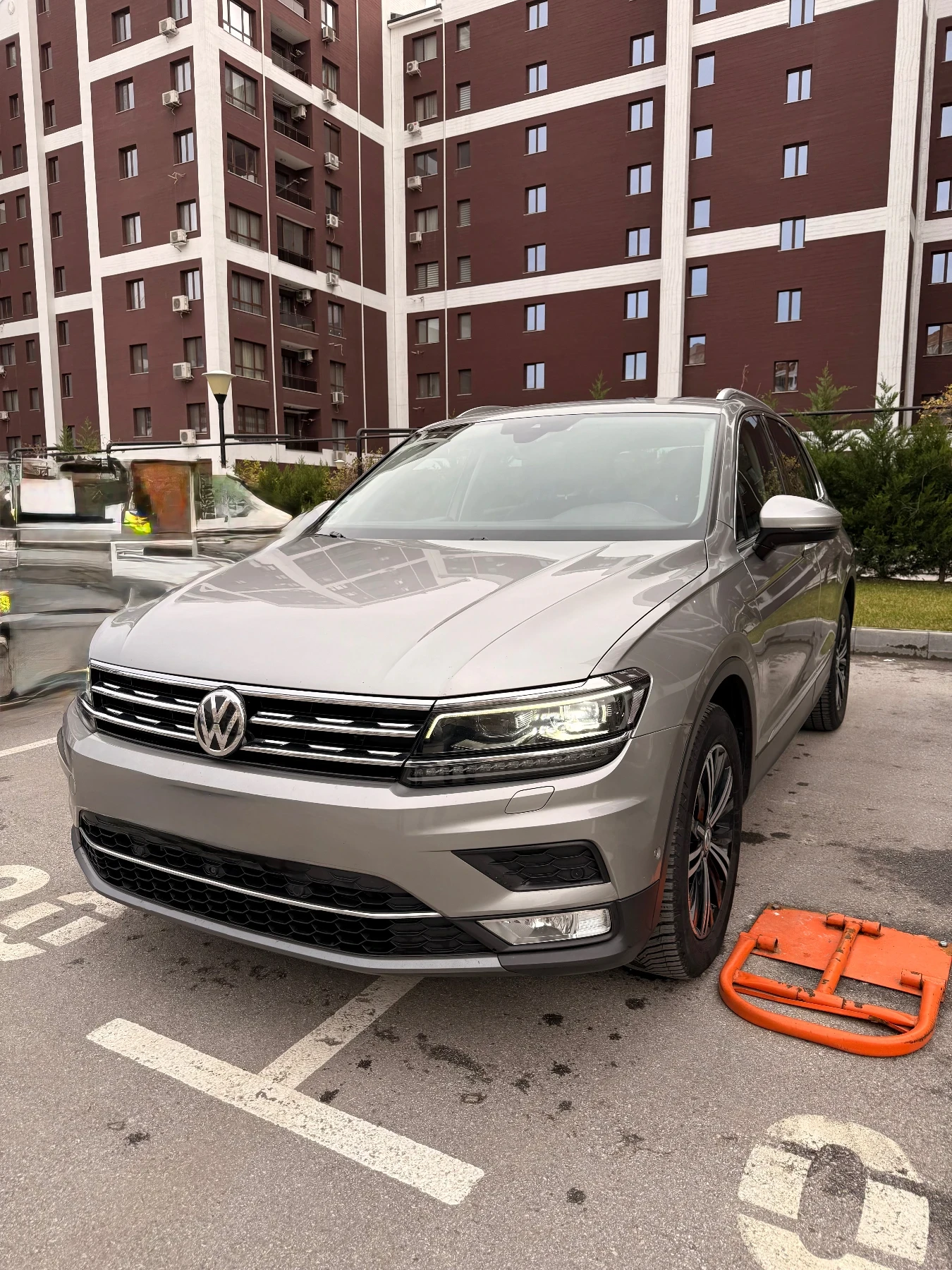 VW Tiguan 4Motion/LED/Pano/KeyGO/360/Assist | Mobile.bg � ����������� 1