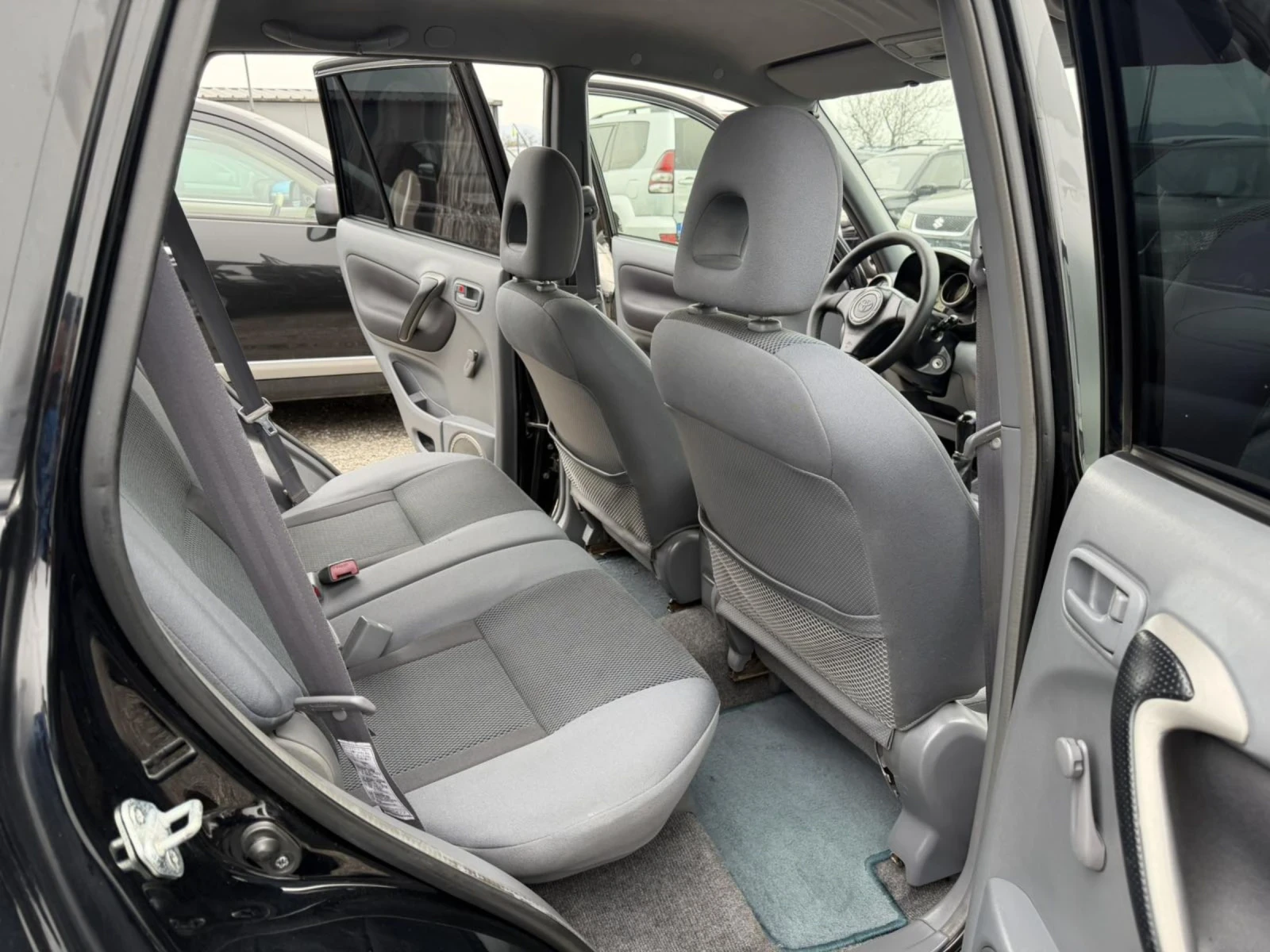 Toyota Rav4, снимка 15 - Автомобили и джипове - 54240612