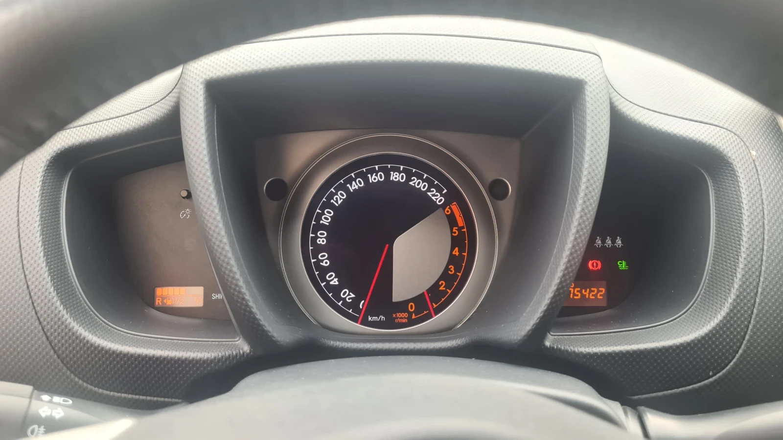 Toyota Urban Cruiser 1.4d 4x4, снимка 8 - Автомобили и джипове - 55735397