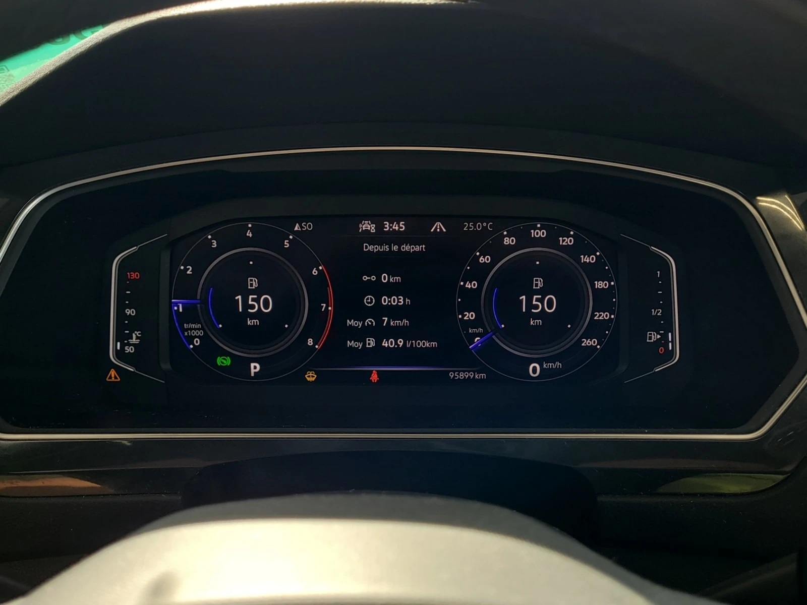 VW Tiguan / R LINE BLACK EDITION / ОПЦИЯ ЗА ФИНАНСИРАНЕ, снимка 9 - Автомобили и джипове - 56115111