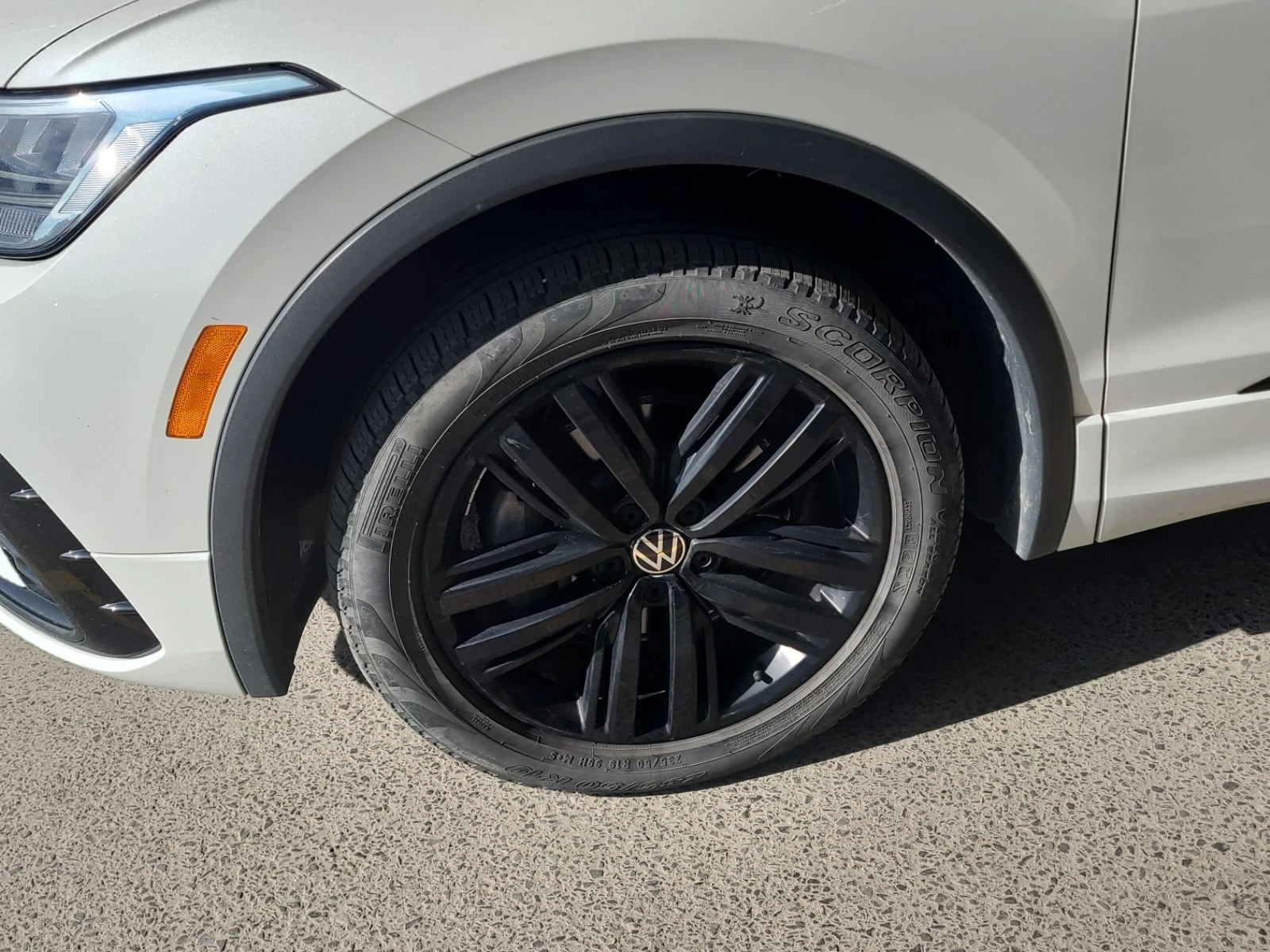 VW Tiguan / R LINE BLACK EDITION / ОПЦИЯ ЗА ФИНАНСИРАНЕ, снимка 5 - Автомобили и джипове - 56115111