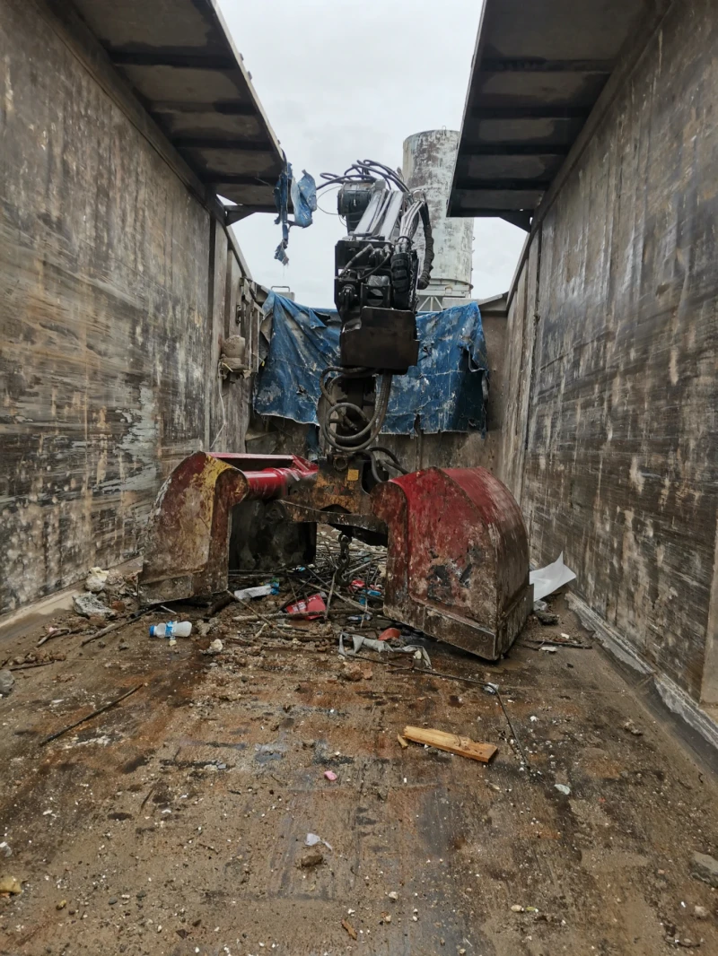 Volvo Fm 7 Самосвал 37м3 с кран, снимка 4 - Камиони - 53025586