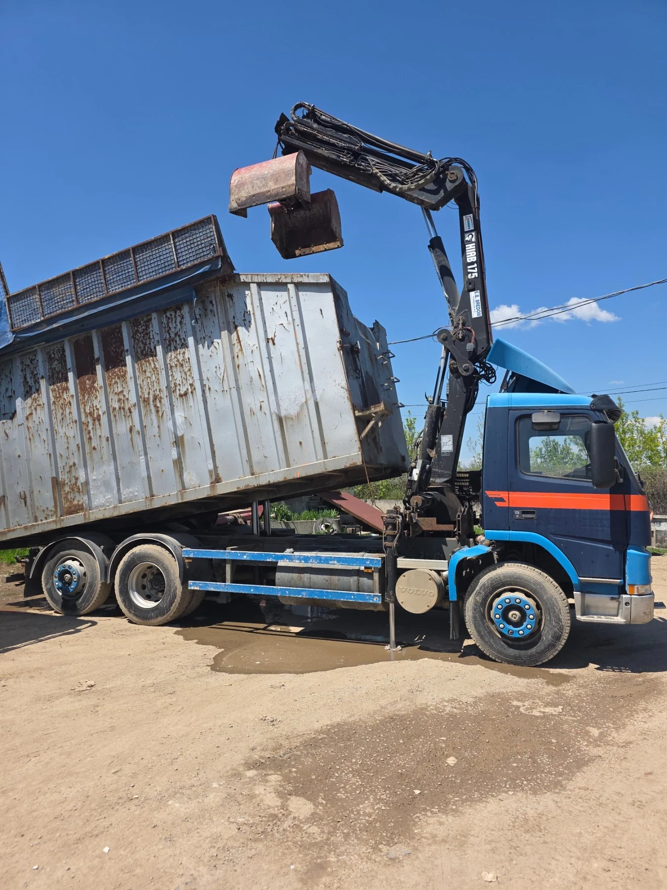 Volvo Fm 7 Самосвал 37м3 с кран, снимка 12 - Камиони - 53914900
