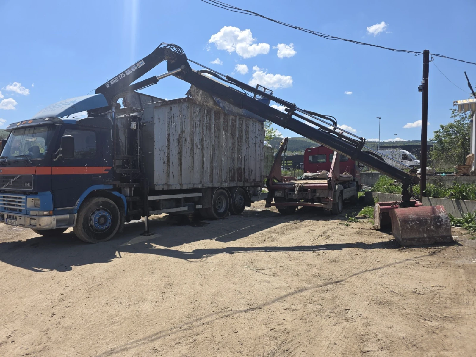 Volvo Fm 7 Самосвал 37м3 с кран, снимка 11 - Камиони - 53914900