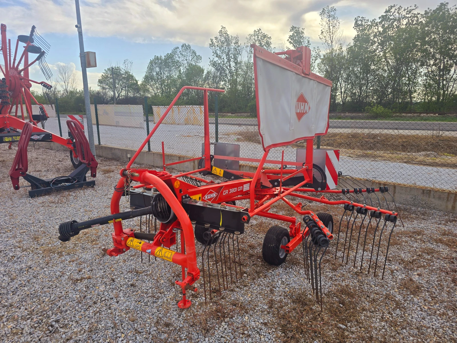 Сенообръщачка KUHN GA 3801 GM - изображение 8