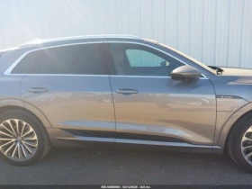 Audi E-Tron PREMIUMPLUS* PANO* ПОДГРЕВ* ОБДУХ* 360, снимка 4