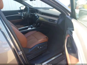 Audi E-Tron PREMIUMPLUS* PANO* ПОДГРЕВ* ОБДУХ* 360 | Auto.bg — изображение 13