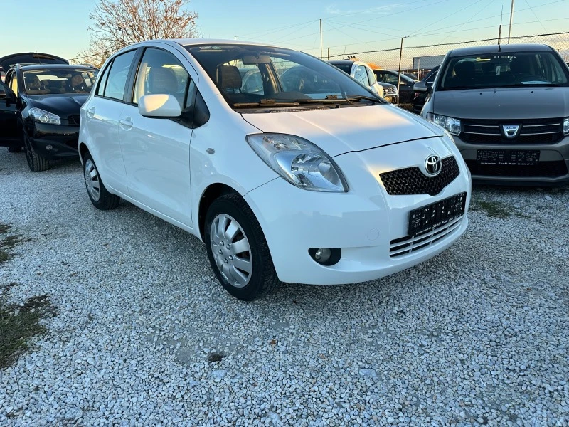 Toyota Yaris 1.0i, снимка 7 - Автомобили и джипове - 43224573