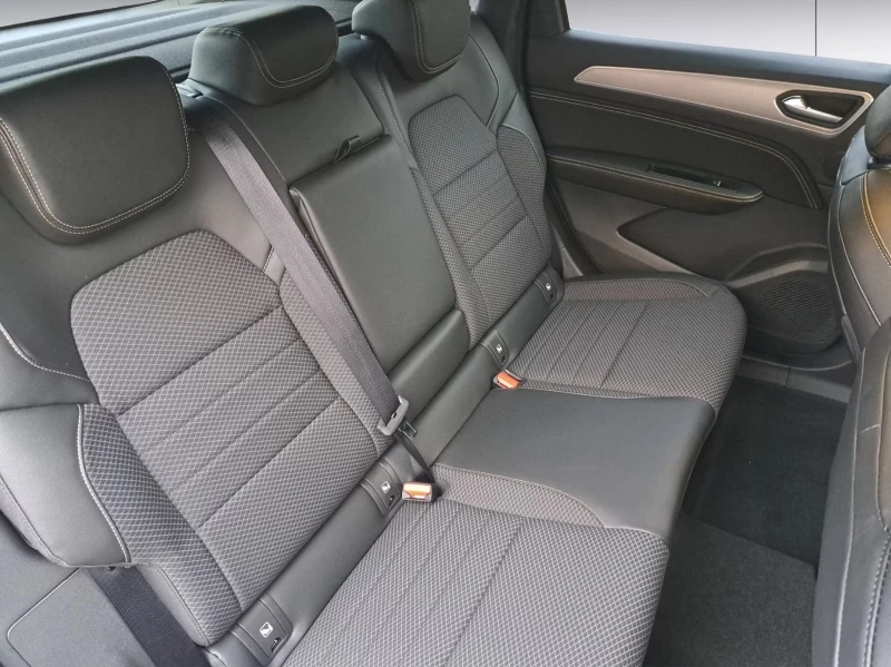 Renault Arkana TECHNO/143HP/CAM/NAVI/LED/KLESS/CPLAY/AMBI/510g, снимка 13 - Автомобили и джипове - 52213312