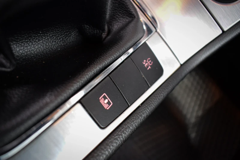 VW Passat 2.0 TDI* 170kc* , снимка 17 - Автомобили и джипове - 52892083