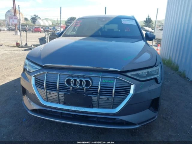 Audi E-Tron PREMIUMPLUS* PANO* ПОДГРЕВ* ОБДУХ* 360, снимка 2 - Автомобили и джипове - 53978520