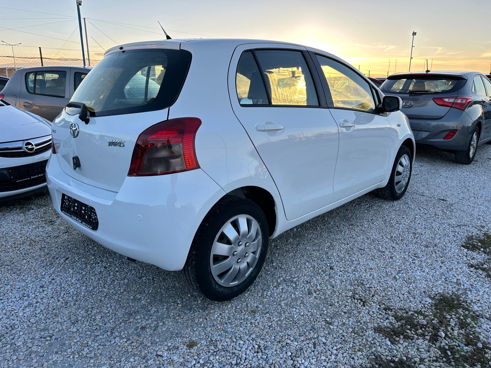 Toyota Yaris 1.0i - изображение 5