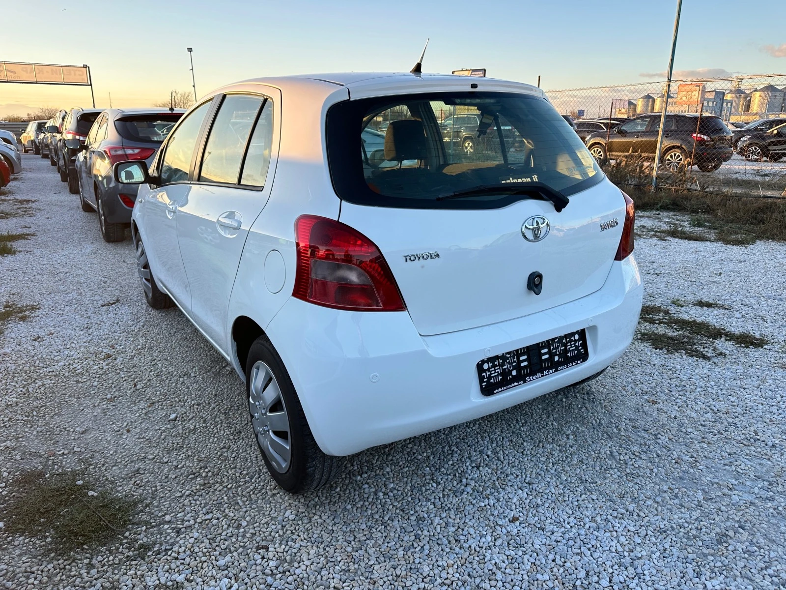 Toyota Yaris 1.0i - изображение 3