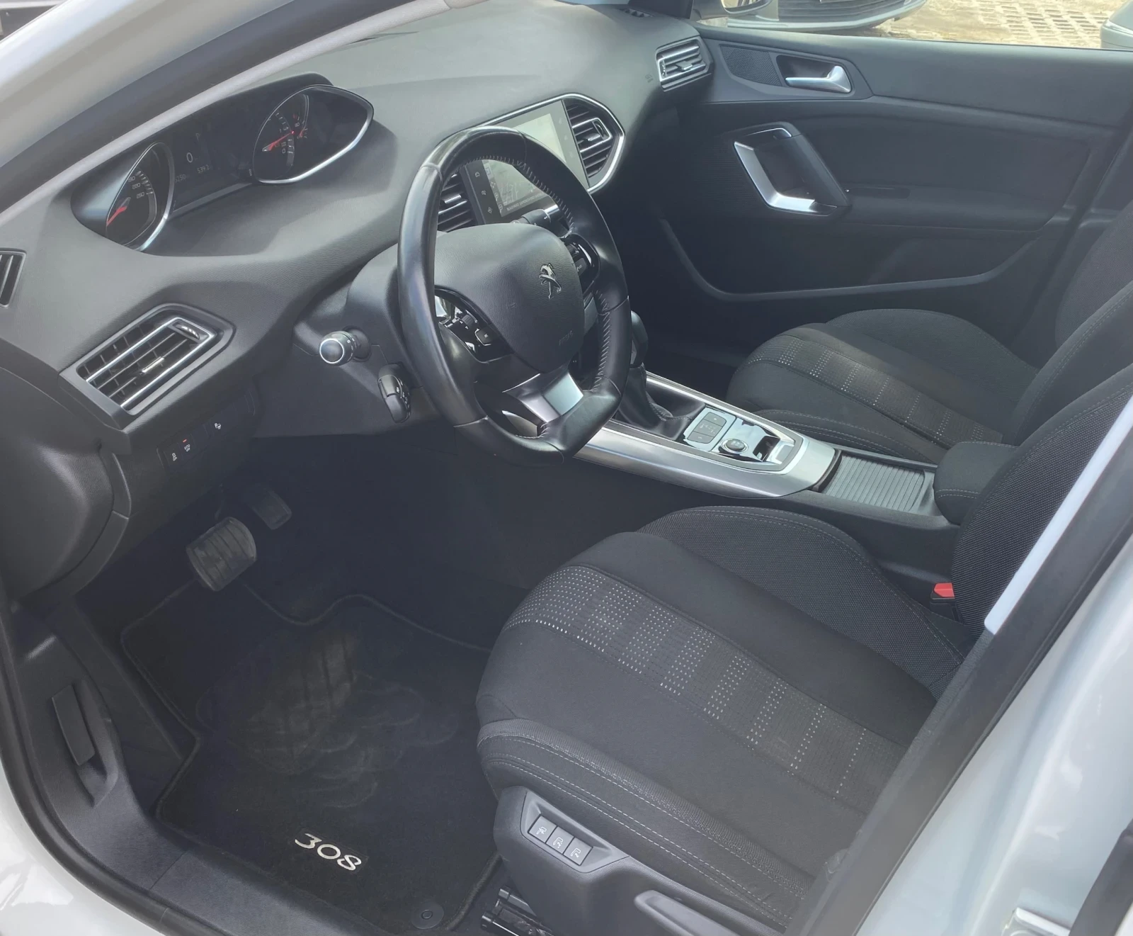 Peugeot 308 1.6HDI-STT-АВТОМАТИК-EURO-6 Full екстри! - изображение 8