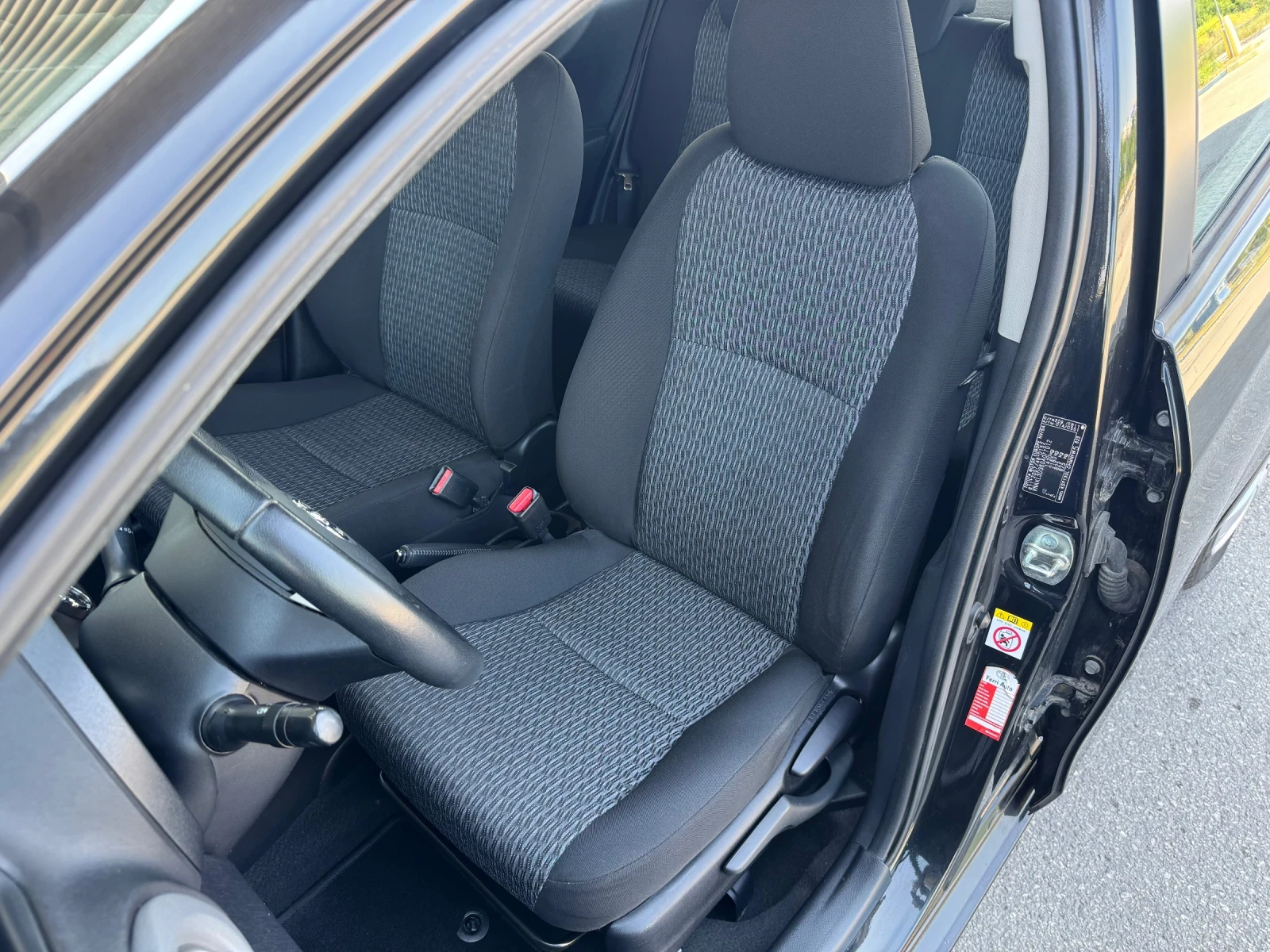 Toyota Yaris 1.0VVTI-70kc - изображение 10
