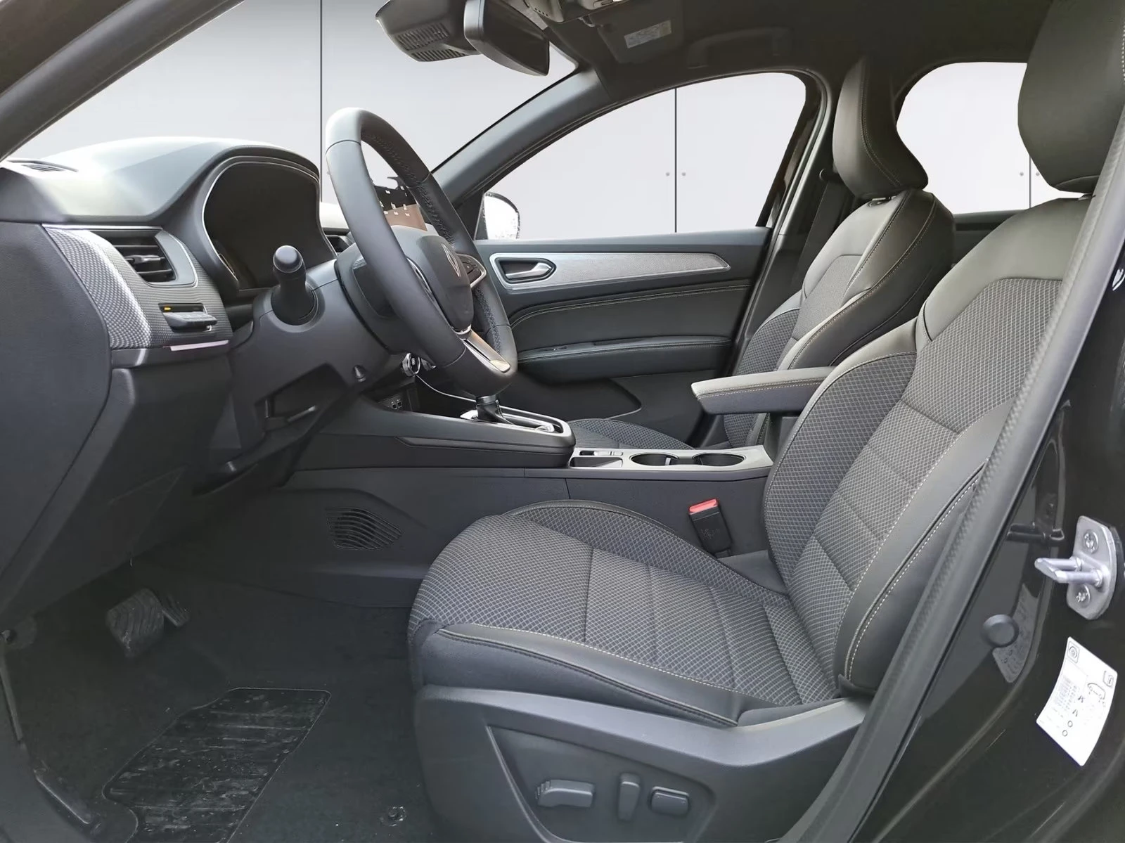 Renault Arkana TECHNO/143HP/CAM/NAVI/LED/KLESS/CPLAY/AMBI/510g - изображение 7