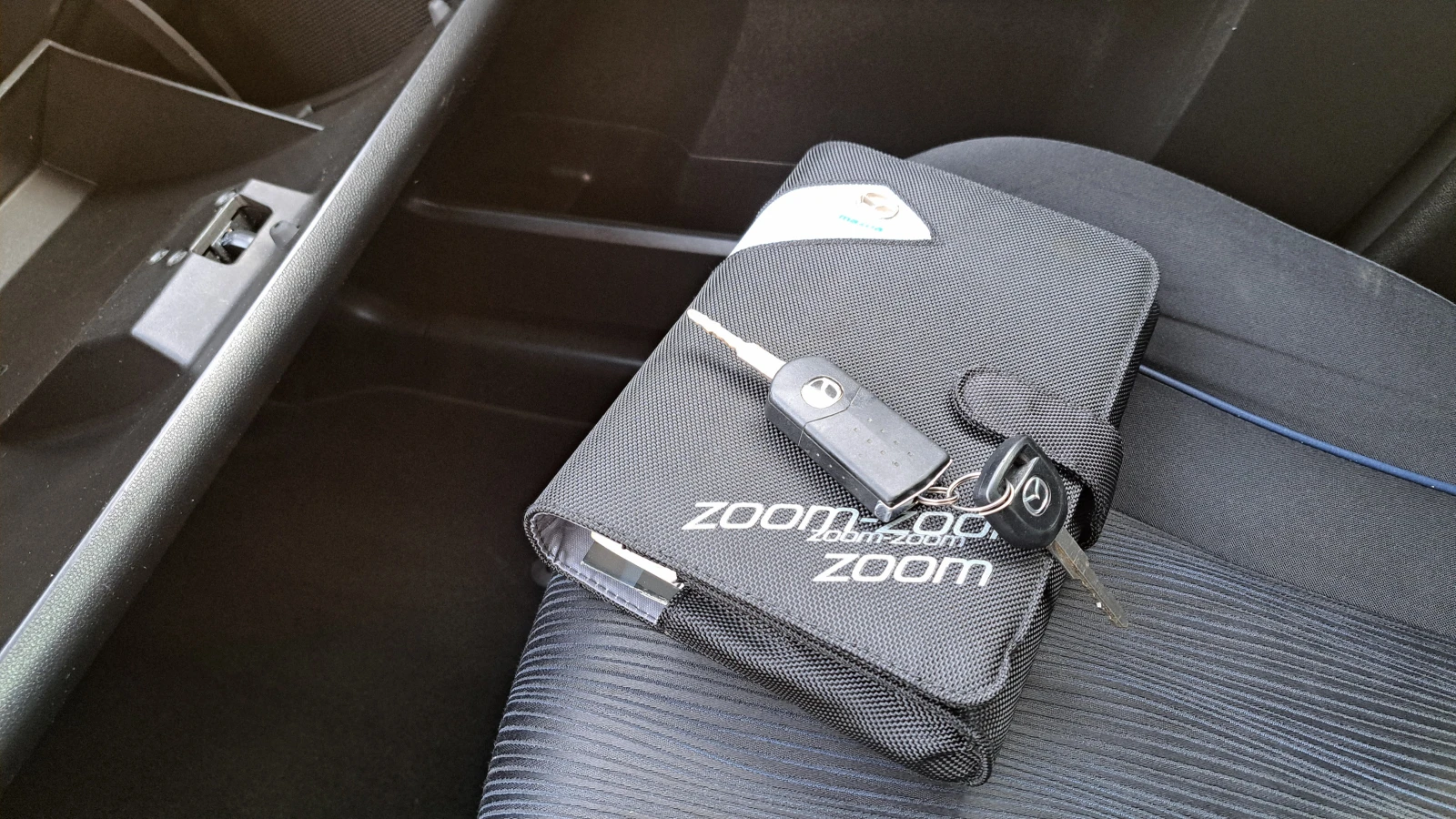 Mazda 5 2.0   6+ 1  | Mobile.bg   15